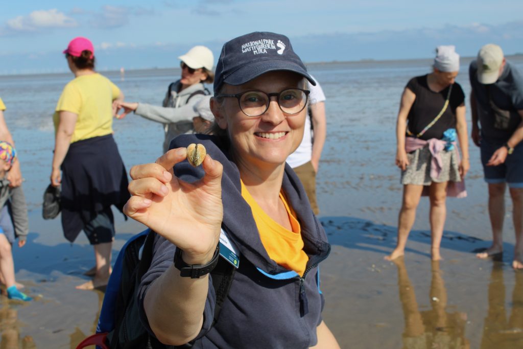 Mira zeigt uns die Herzmuschel