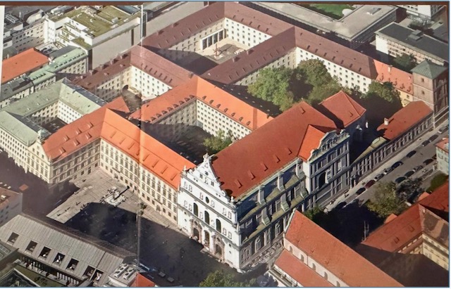 Jesuitenkolleg und St. Michael